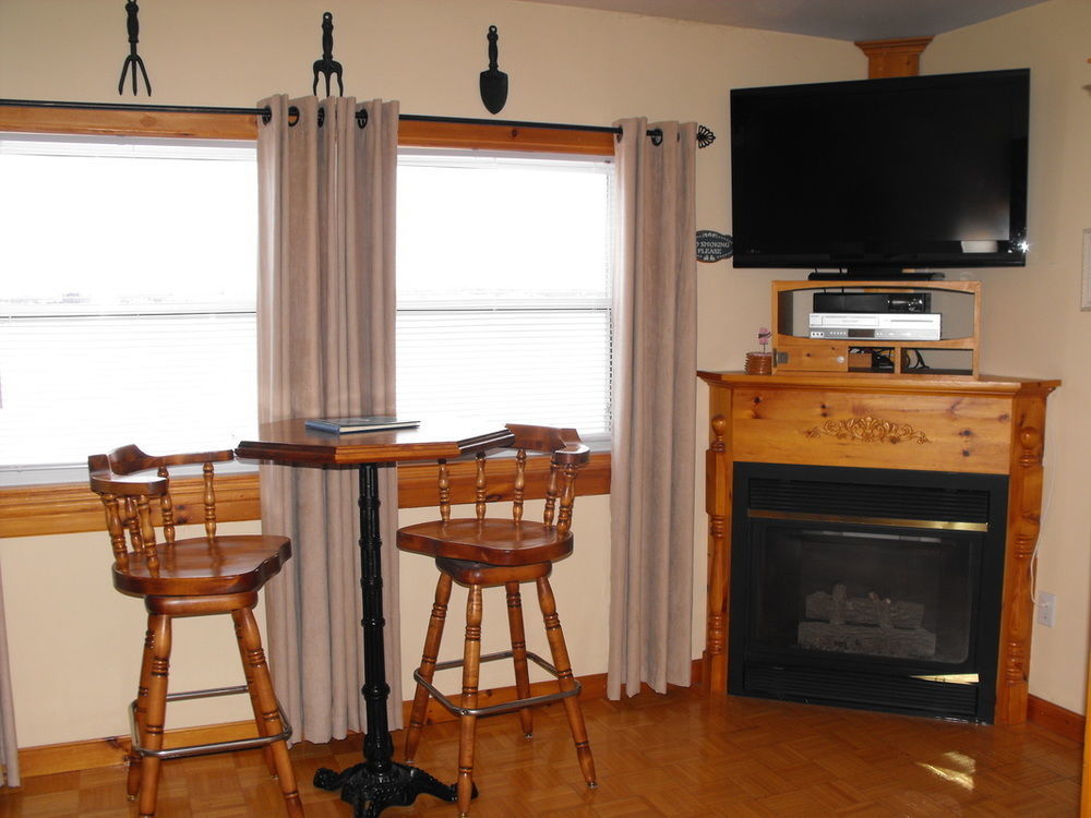 Dewar'S Inn And Cottages Prescott Екстериор снимка